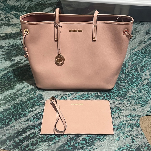 Michael Kors Blush Pink Tote and Wristlet Set - Picture 1 of 3